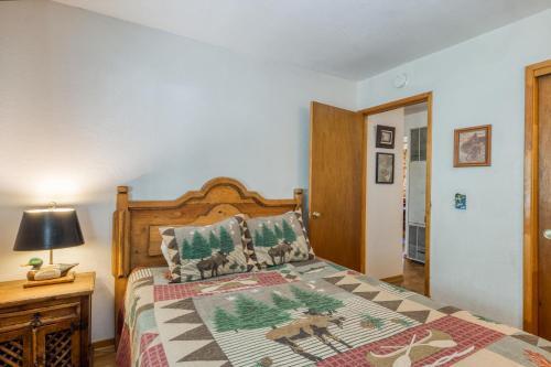 Spruce Grove Field And Stream Cabin Condo