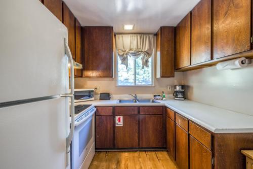 Spruce Grove Cabin Retreat