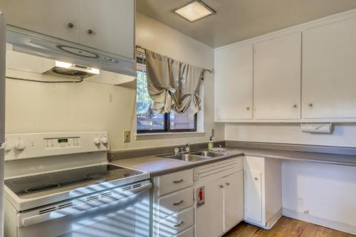 Spruce Grove Cabin Retreat