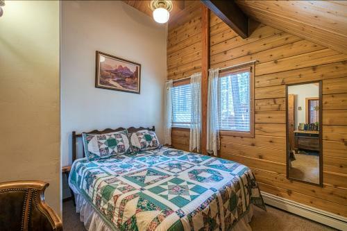 Charming Log Cabin At Al Tahoe