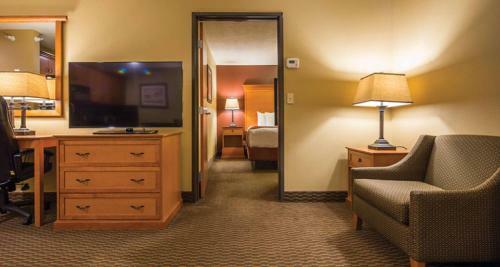 Best Western Plus Deer Park Hotel And Suites