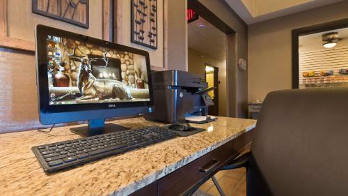 Best Western Plus Deer Park Hotel And Suites