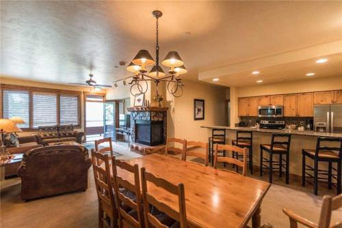 2107 Timberline Lodge, Trappeur's Crossing