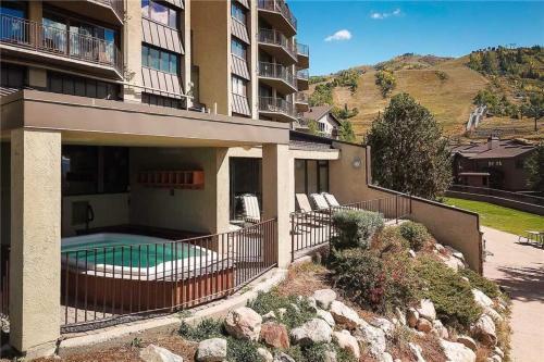 Bronze Tree Condominiums - Bt202