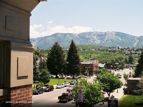 Alpenglow Condominiums - Alp2c