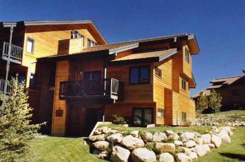 The Pines Condominiums - P106d