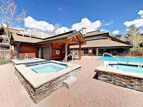 Apartamento 2800 Village Drive Condo Unit 1101