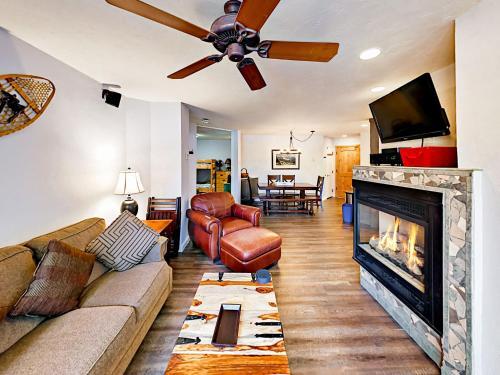 Apartamento 2800 Village Drive Condo Unit 1101
