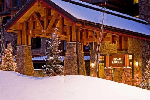 6209 Bear Lodge, Trappeur's Crossing