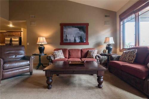 Vaulted Ceilings And Mountain Side Views In This 4 Bedroom Penthouse Condo