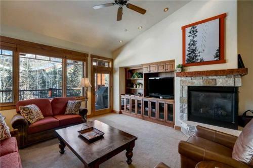 Vaulted Ceilings And Mountain Side Views In This 4 Bedroom Penthouse Condo