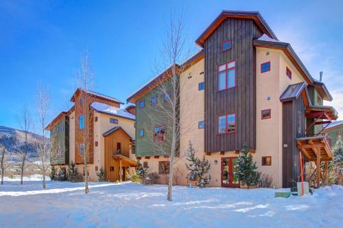 Upscale Majestic Valley Townhome