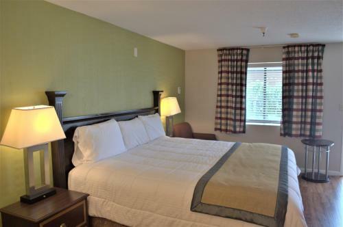 Carrier Motor Lodge