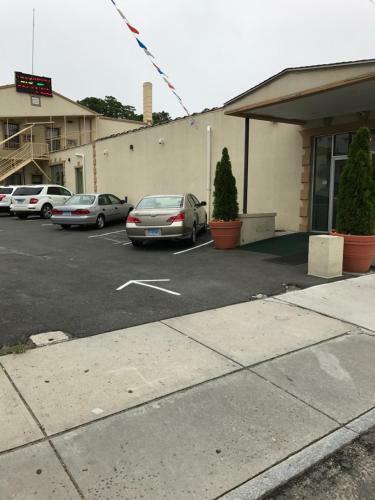 Waterbury Big Apple Motel