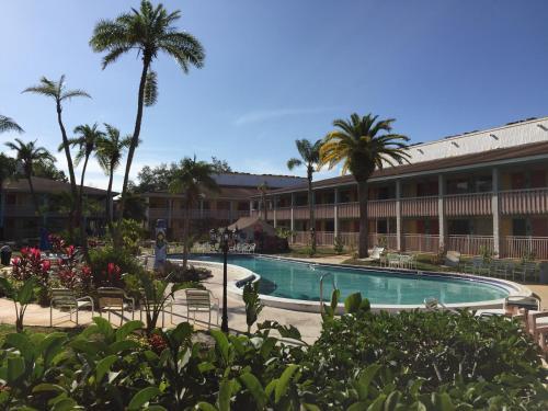 Holiday Hotel