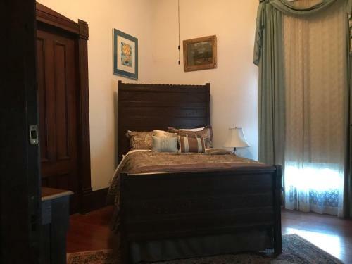 Bed & Breakfast Grand Gables Inn