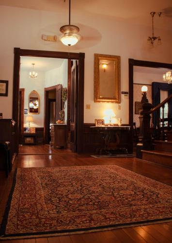 Bed & Breakfast Grand Gables Inn
