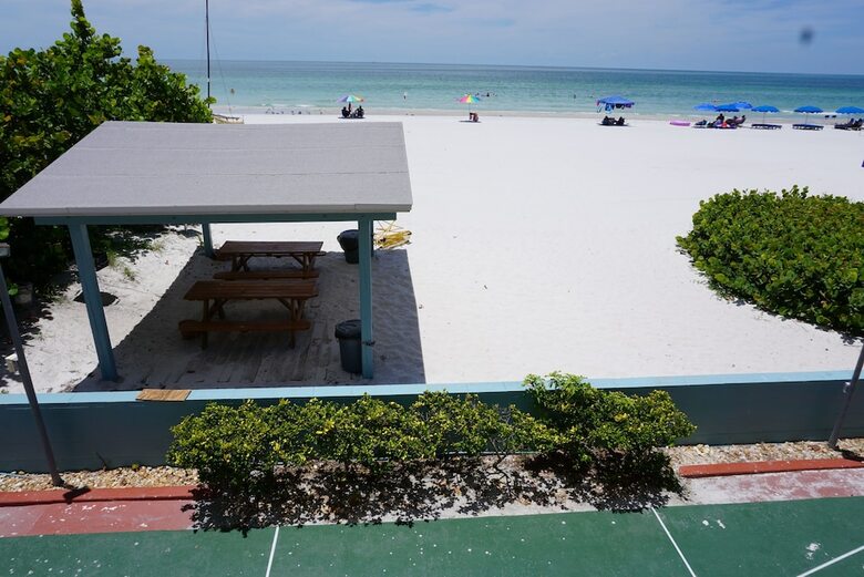 Hotel Redington Surf Resort