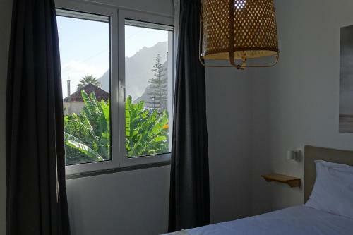 Albergue Madeira Surf Camp