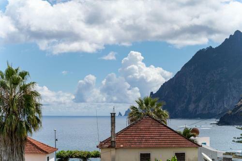 Albergue Madeira Surf Camp