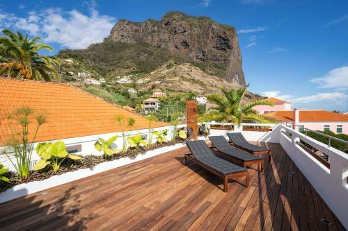 Albergue Madeira Surf Camp