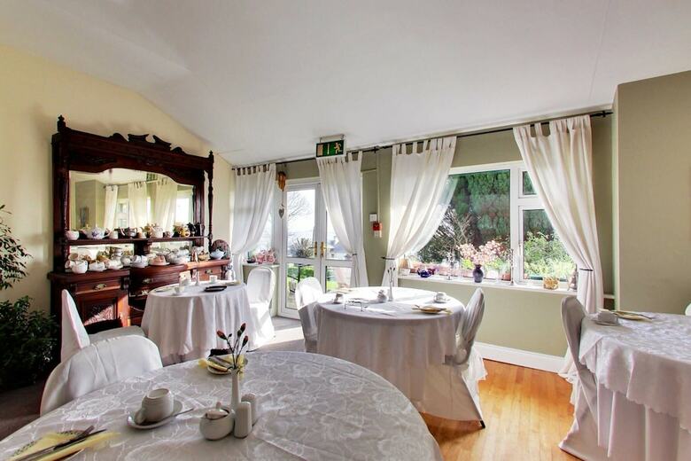 Hostal Robin Hill House