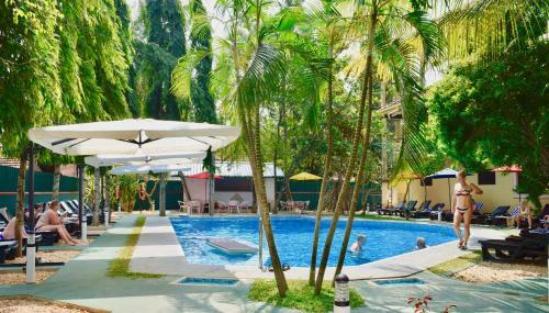 Hostal Rico Shadow Guest House & Restaurant