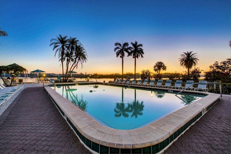 Palm Bay Club - Bay 7