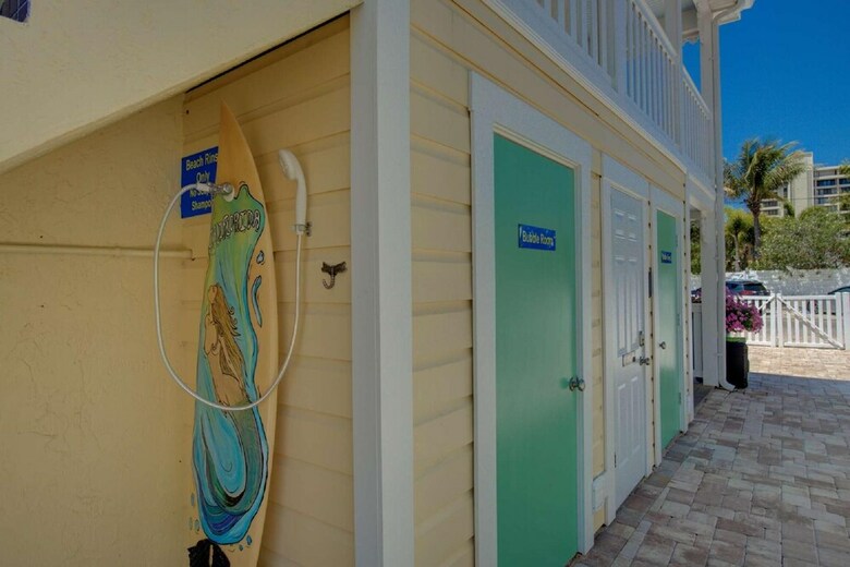Lulu's Key House Leatherback 2/2 Downstairs