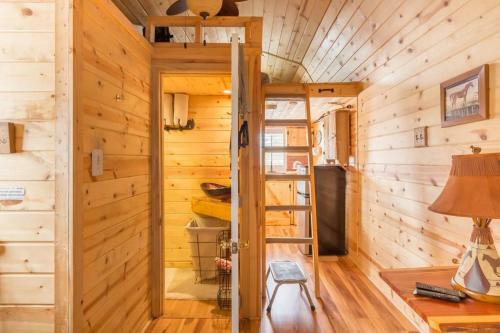 "tiny House" Bed N' Breakfast