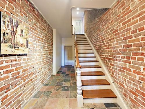 Historic Downtown Charm Townhouse