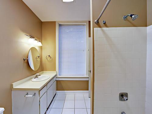 Historic Downtown Charm Townhouse