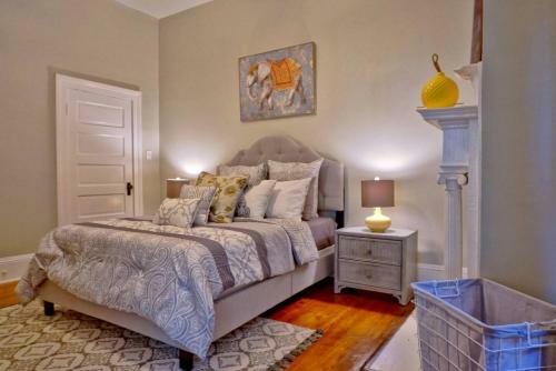 Beautiful 6 Bed, 5 Bath Historic Savannah Home
