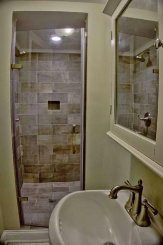Beautiful 6 Bed, 5 Bath Historic Savannah Home