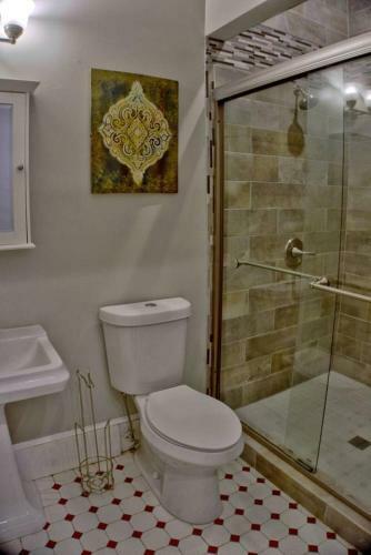 Beautiful 6 Bed, 5 Bath Historic Savannah Home