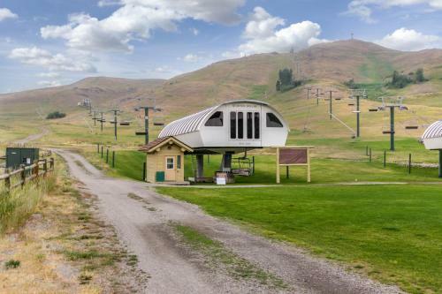 Legends - Simply Perfect Elkhorn Retreat