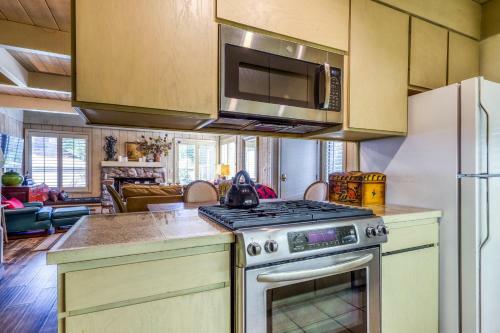 New Villager Retreat With Baldy Views
