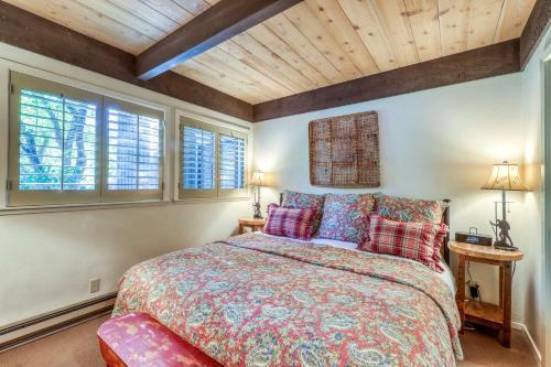 New Villager Retreat With Baldy Views