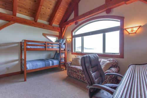Bottle Bay Lakefront Lodge