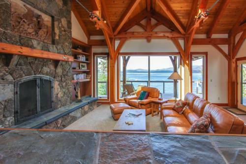 Bottle Bay Lakefront Lodge