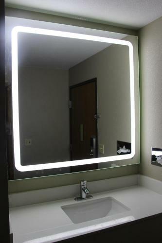 Motel Westbridge Inn And Suite