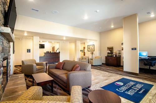 Cobblestone Hotel & Suites - Paxton