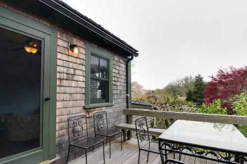 The Looks Pond Garden House