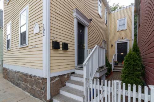 The 1813 Daniel Lawrence House