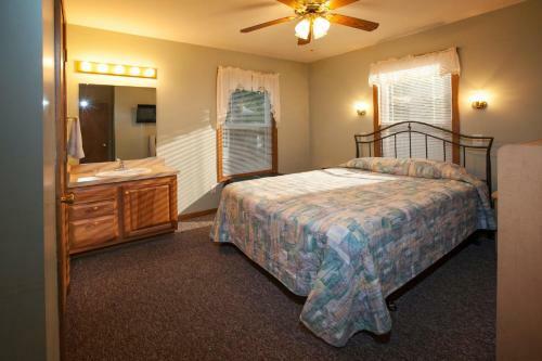 Villa Goshorn Lake Cottage #1