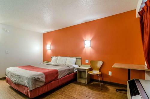 Hotel Motel 6 Warren