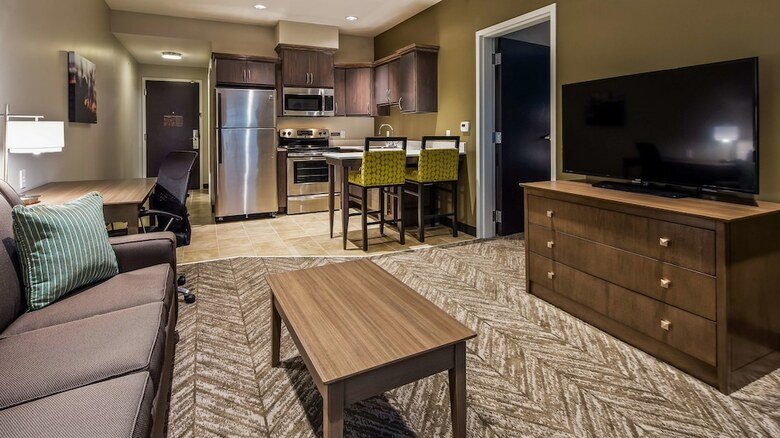 Best Western Plus Bolivar Hotel & Suites