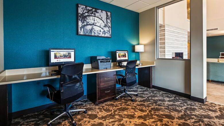 Best Western Plus Bolivar Hotel & Suites