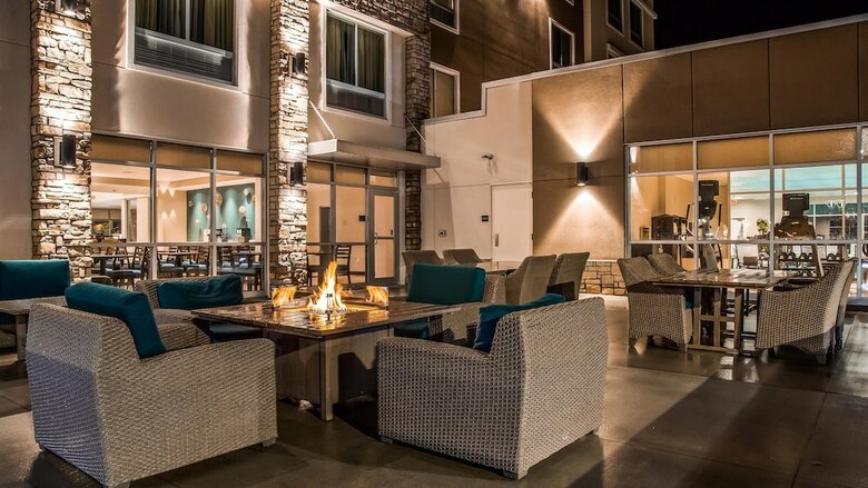 Best Western Plus Bolivar Hotel & Suites