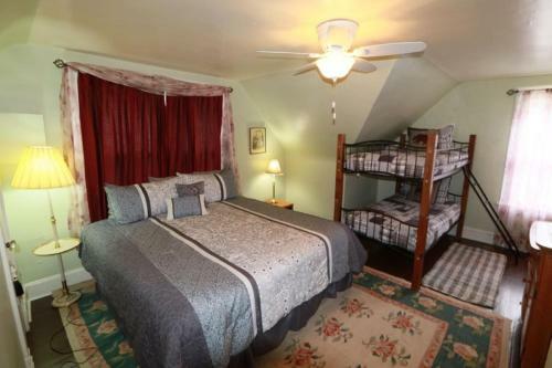 Vintage-cottage